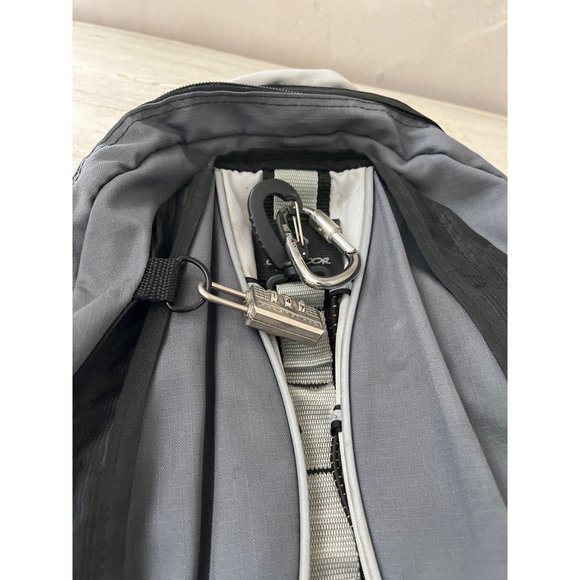 Outdoor Products padded zippered backpack with side pouches - Picture 8 of 10